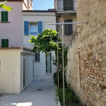 Casacciuga, Luminosa E Centrale Casa Con Giardino Pesaro Exterior photo